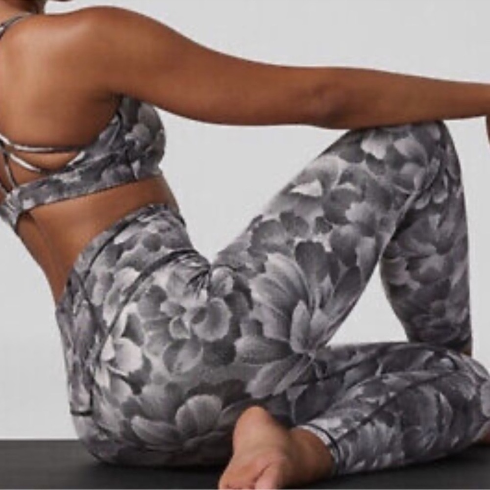 Athleta Elation Textured Tight Leggings Size Small Gray Floral